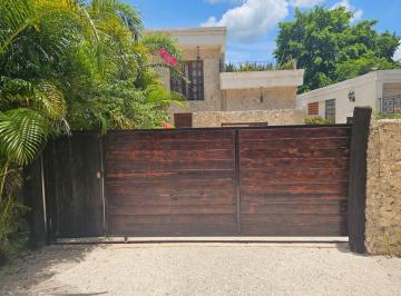 Casa · 158m² · 2 Recámaras · Abril Gran Oportunidad 2 Casas en Venta Precio en Oferta, en Valladolid, Yucatán