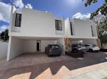 Departamento · 180m² · 3 Recámaras · 2 Estacionamientos · Townhouse en Venta en Chuburna de Hidalgo, Mérida Yucatán (Eb - Vy2798)