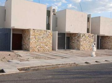 Casa · 225m² · 3 Recámaras · 2 Estacionamientos · Casa en San Antonio Hool