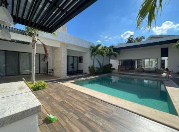 Casa · 844m² · 3 Recámaras · 4 Estacionamientos · Casa en Fraccionamiento San Vicente Oriente (La Isla)
