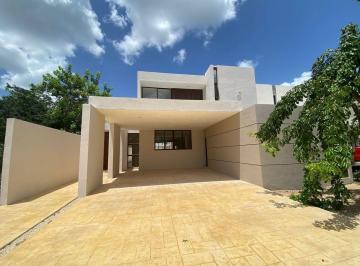 Casa · 370m² · 4 Recámaras · 4 Estacionamientos · Casa en Merida, Parque Natura, Mérida
