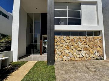 Casa · 250m² · 3 Recámaras · 2 Estacionamientos · Casa en Venta en Conkal en Mérida Yucatán.