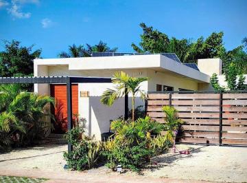 Casa · 305m² · 2 Recámaras · 1 Estacionamiento · Casa en Privada San Chacá, en Venta en Cholul, Mérida Yucatán (Eb - Wl9037)