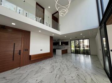 Casa · 400m² · 3 Recámaras · 3 Estacionamientos · Casa en Venta en Yucatán Country Club, Mérida