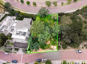v4 AI - Mejora 4K - Jardín - 3x2.jpg · Terreno Residencial en Venta en Rancho San Juan