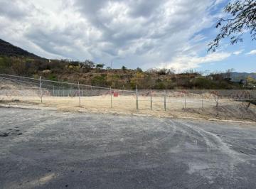 Terreno / Lote · 862m² · 1 Recámara · 1 Estacionamiento · Terreno / Lote en Venta en Pedregal de Valle Alto