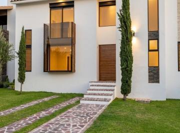 Casa · 400m² · 2 Recámaras · 2 Estacionamientos · Renta Casa en La Campiña, León, Guanajuato, Zona Norte León