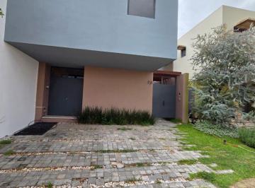 Casa en condominio de 4 habitaciones, Zapopan · Casa en Renta en Valle Imperial