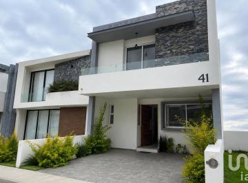 Casa · 122m² · 3 Recámaras · 2 Estacionamientos · Casa en Venta en Cañadas del Bosque, Morelia | 3 Recámaras | Lista Para Habitar