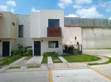 Casa de 4 habitaciones, Zapopan · Venta de Casa en Esquina Dentro de Coto con Excedente de Terreno Zapopan