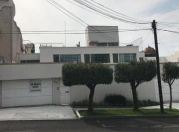 Casa de 6 habitaciones, Miguel Hidalgo · Casa en Renta en Lomas de Chapultepec | 4 Recámaras, Jardín y Seguridad 24 Horas