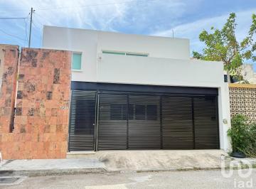 Casa · 334m² · 3 Recámaras · 2 Estacionamientos · Casa en Renta en Francisco de Montejo