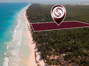 Terreno comercial , Tulum · Lote Comercial Frente Al Mar, con 25 m de Playa y Doble Acceso, en Venta.