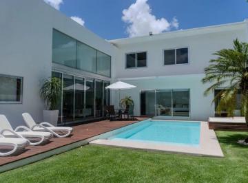 1 · Casa en Venta en Residencial Cumbres, 4 Recámaras, Vigilancia y Amenidades