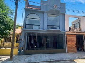 Casa · 234m² · 4 Recámaras · 2 Estacionamientos · Casa en Venta en Calle Valle de Las Torres Completamente Remodelada