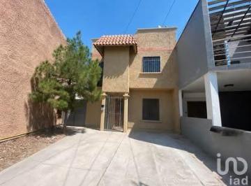 Casa · 160m² · 3 Recámaras · 2 Estacionamientos · Casa en Renta en Calzada del Rio Fraccionamiento Las Gaviotas