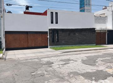 Casa · 300m² · 3 Recámaras · 2 Estacionamientos · Casa en Venta de Una Planta en La Paz