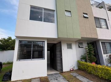 Casa de 4 habitaciones, Zapopan · Casa en Renta por El Centinela