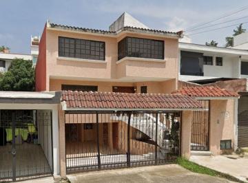 Casa de 3 habitaciones, Naucalpan de Juárez · Casa en Venta en Jardines de Satélite, Naucalpan.
