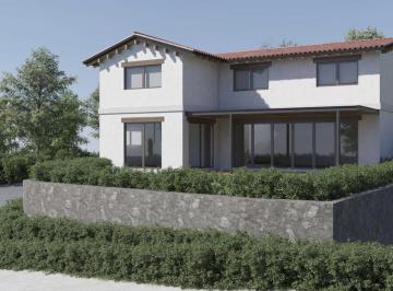 Casa · 676m² · 4 Estacionamientos · Casa Nueva en Esquina - Renta Club de Golf Los Encinos
