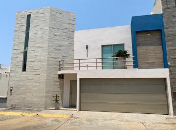 Casa · 100m² · 3 Recámaras · 2 Estacionamientos · Casa Amueblada en Renta, Fracc. Paraiso Campestre. Coatzacoalcos, Ver.
