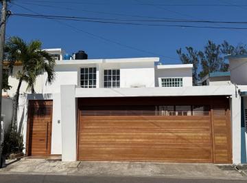 Casa de 3 habitaciones, Boca del Río · Casa en Venta en Petrolera, Boca del Río