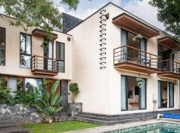 Casa · 1064m² · 11 Recámaras · 6 Estacionamientos · Casa en Fraccionamiento Rancho Cortes, Cuernavaca Norte
