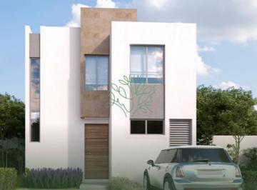 Casa · 126m² · 3 Recámaras · 2 Estacionamientos · Casa en Venta con 3 Recámaras y Alberca Al Norte a 3 Min del Tec de Monterrey