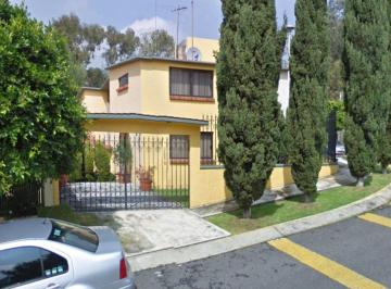 Casa de 4 habitaciones, Naucalpan de Juárez · Casa en Venta en Paseos del Bosque, Naucalpan.