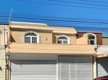 Casa · 320m² · 8 Estacionamientos · Casa Comercial en Renta, Ubicada en Zona Este, Sobre Av San Pedro