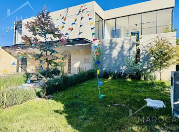 Casa · 620m² · 4 Recámaras · 3 Estacionamientos · Casa en Venta Fracc. Club de Golf en Pachuca con 620 m² de Terreno