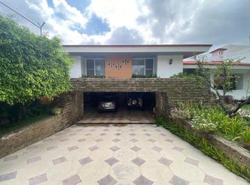 Casa de 6 habitaciones, Zapopan · Casa en Venta Colinas de San Javier 1700 m Terreno 6 Recamaras, Alberca, 4 Estacionamientos
