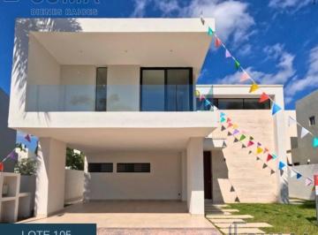 Casa · 330m² · 3 Recámaras · 2 Estacionamientos · °casa con Patio en Venta en Col. Loma Bonita, Tampico Tamaulipas