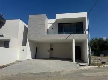 Casa · 347m² · 4 Recámaras · 3 Estacionamientos · Casa en Venta en El Uro