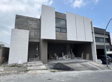 Casa · 2 Estacionamientos · Casa en Venta en Carolco