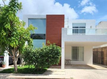Casa de 3 habitaciones, Conkal · Bonita Casa con 3 Recamaras con Baño Cada Una, Alberca, Agradable Distribucion en Privada en Conkal
