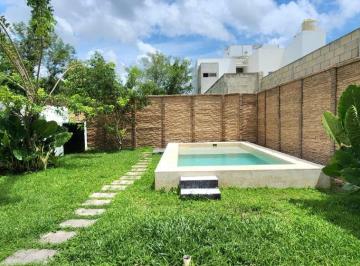Casa de 3 habitaciones, Conkal · Bonita Casa con 3 Recamaras con Baño, Jardin y Alberca, en Privada en Conkal 308 m² Terreno