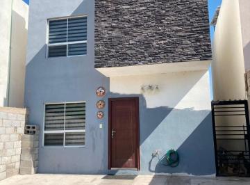 Casa de 3 habitaciones, Chihuahua · Se Vende Bonita Casa en Fraccionamiento Zona Romanzza $2'100,000