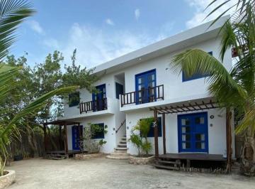 Terreno / Lote · 989m² · Lote con Edificio en Esquina a Pocas Cuadras de La Playa en Holbox