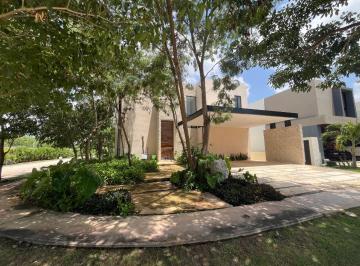 Casa de 5 habitaciones, Mérida · Casa en Privada con Parque y Esquina Privilegiada