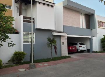 Casa · 3 Recámaras · 2 Estacionamientos · Casa en Renta en Priv. Altezza Villas