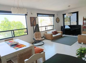 Casa de 6 habitaciones, Querétaro · Venta Casa Arboledas: 6 Recamaras 2 Deptos5 Baños Cto Servicio Excelente Vista Ideal Inversionista