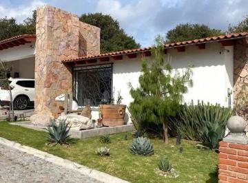 Casa · 350m² · 4 Recámaras · 3 Estacionamientos · Casa Venta Haras Una Sola Planta con Amplió Jardín Puebla - México