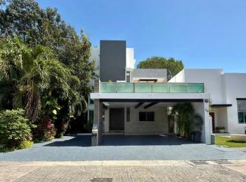 1 · Casa en Venta en Residencial Cumbres, Benito Juárez, Quintana Roo