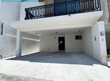 Casa · 220m² · 4 Recámaras · 1 Estacionamiento · Casa en Renta en Rinconada, Apodaca