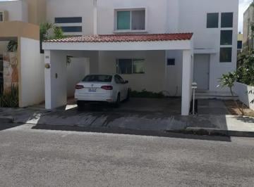 1 · Casa en Renta Amueblada en Altabrisa Privada Quintareal, Mérida.