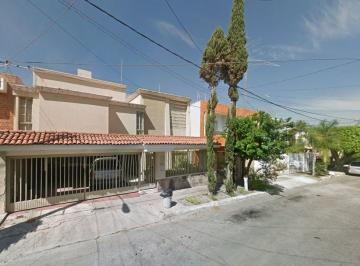 Casa de 4 habitaciones, Guadalajara · Casa de 255 m² con 4 Recámaras en Venta en Jardines del Country Guadalajara Jal. Lun*