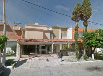Casa de 4 habitaciones, Guadalajara · Casa en Venta, Jardines del Country, Guadalajara Jal, México. Lun*