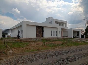 Casa de 4 habitaciones, Zapopan · Casa Grande Para Renta en Zapopan Zona de La Primavera