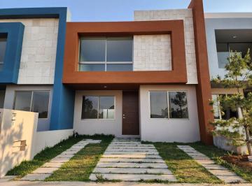 Casa · 140m² · 4 Recámaras · 2 Estacionamientos · Casa en Venta con Recámara en Planta Baja Fraccionamiento Jesús del Monte con Área Verde